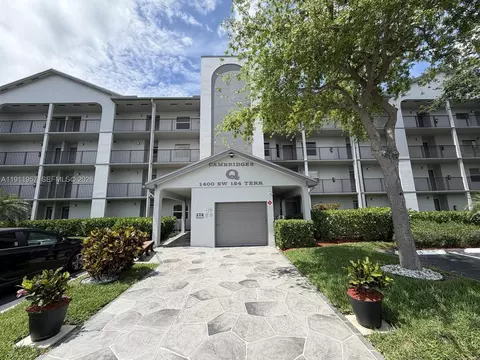 1400 SW 124th Ter #402Q, Pembroke Pines, FL 33027