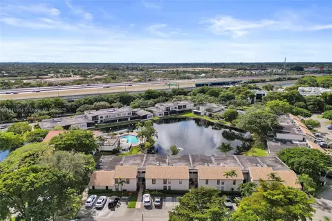 958 Mockingbird Ln #511, Plantation, FL 33324