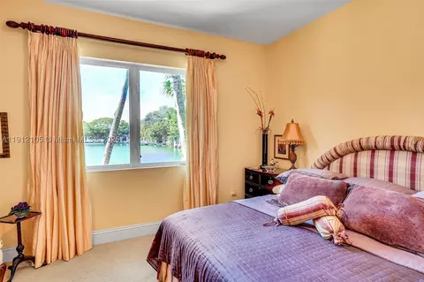 Bedroom - 550 Harbor Dr, Key Biscayne, FL 33149 photo 3 of 10