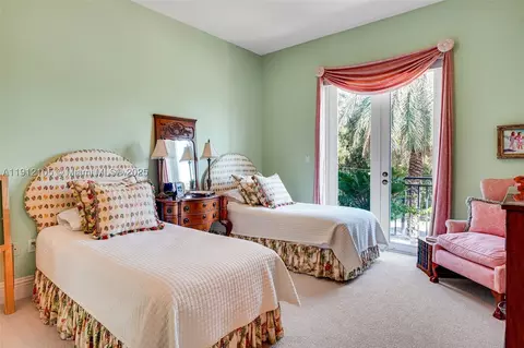 Bedroom - 550 Harbor Dr, Key Biscayne, FL 33149 photo 7 of 10