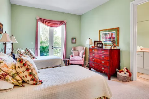 Bedroom - 550 Harbor Dr, Key Biscayne, FL 33149 photo 6 of 10