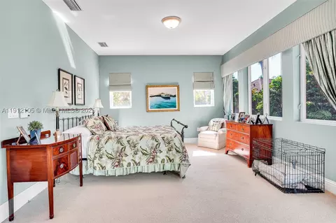 Bedroom - 550 Harbor Dr, Key Biscayne, FL 33149 photo 8 of 10