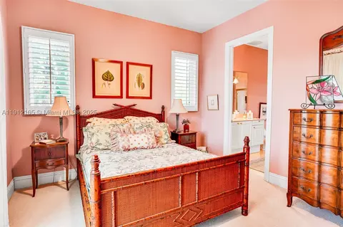 Bedroom - 550 Harbor Dr, Key Biscayne, FL 33149 photo 4 of 10