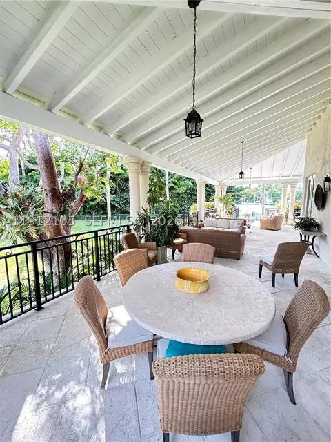 Exterior - 550 Harbor Dr, Key Biscayne, FL 33149 photo 7 of 8