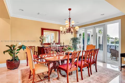 Dining - 550 Harbor Dr, Key Biscayne, FL 33149 photo 2 of 5