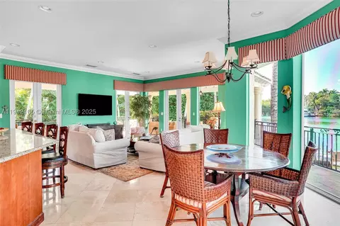 Dining - 550 Harbor Dr, Key Biscayne, FL 33149 photo 4 of 5