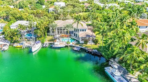 View/Area - 550 Harbor Dr, Key Biscayne, FL 33149 photo 1 of 5