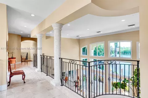 Entry Way - 550 Harbor Dr, Key Biscayne, FL 33149 photo 3 of 6