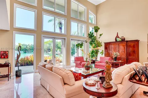 Living - 550 Harbor Dr, Key Biscayne, FL 33149 photo 2 of 7