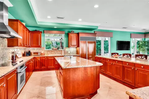 Kitchen - 550 Harbor Dr, Key Biscayne, FL 33149 photo 2 of 6