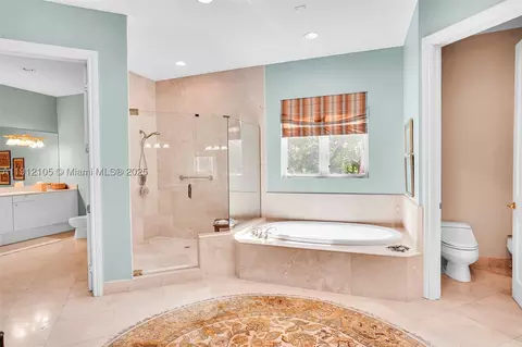 Bath - 550 Harbor Dr, Key Biscayne, FL 33149 photo 5 of 6