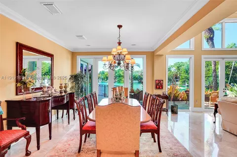 Dining - 550 Harbor Dr, Key Biscayne, FL 33149 photo 3 of 5