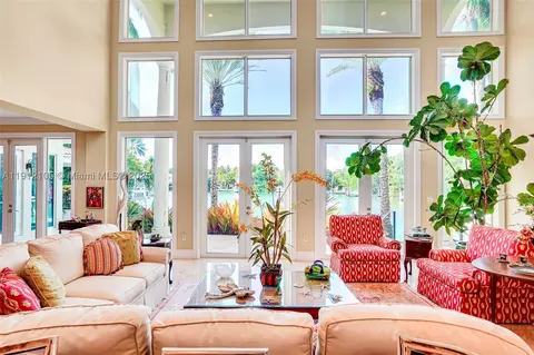 Living - 550 Harbor Dr, Key Biscayne, FL 33149 photo 3 of 7