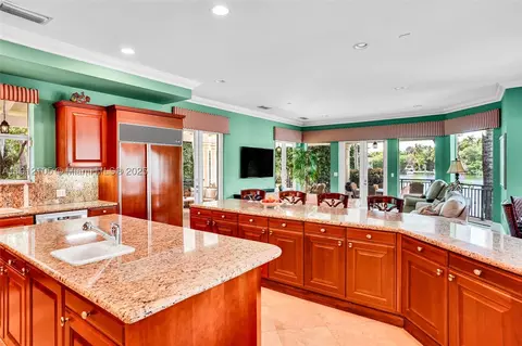 Kitchen - 550 Harbor Dr, Key Biscayne, FL 33149 photo 4 of 6