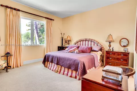 Bedroom - 550 Harbor Dr, Key Biscayne, FL 33149 photo 1 of 10