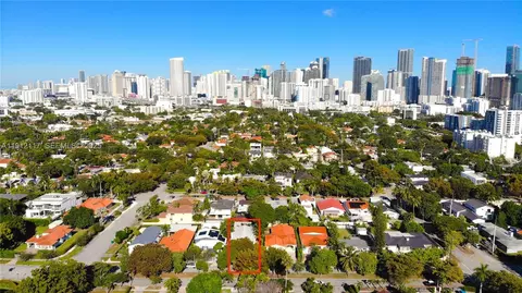 445 SW 24th Rd, Miami, FL 33129