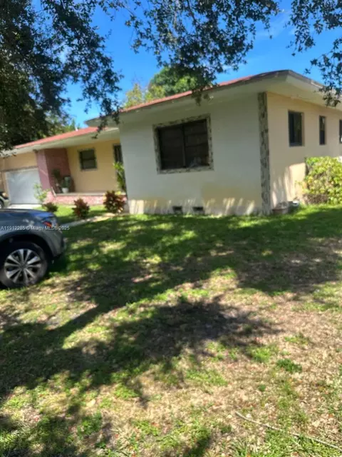 8835 NE 9th Ct, Miami, FL 33138