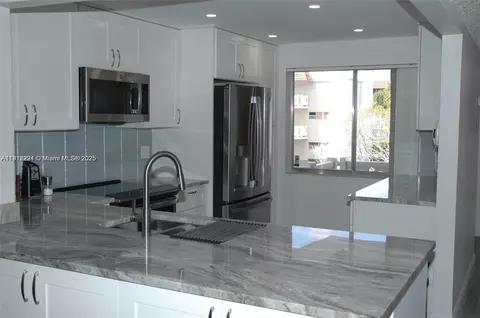 3571 Inverrary Dr #201, Lauderhill, FL 33319