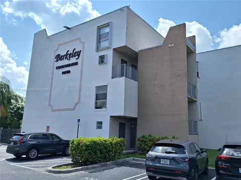 10900 SW 104th St #121, Miami, FL 33176