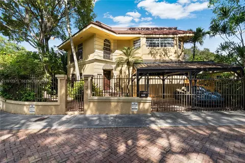 2997 Day Ave, Miami, FL 33133
