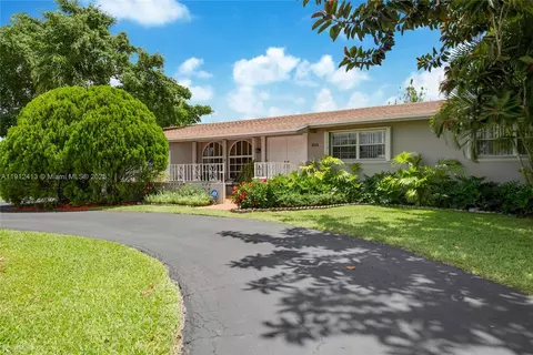4235 SW 97th Ave, Miami, FL 33165