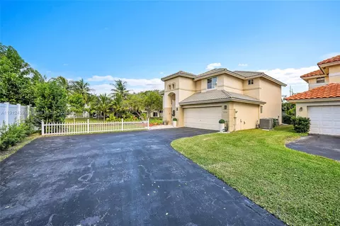 2726 NW 68th Ave, Margate, FL 33063