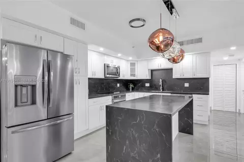 355 Poinciana Dr #1130, Sunny Isles Beach, FL 33160