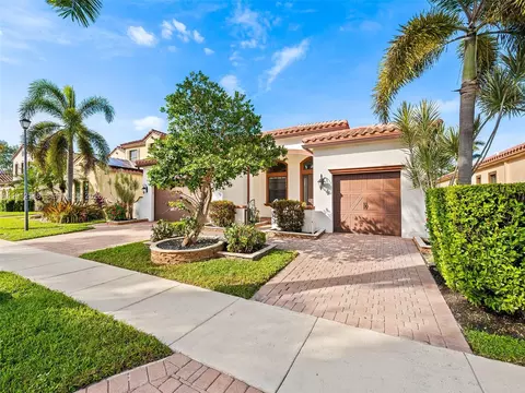 8771 NW 41st St, Hollywood, FL 33024