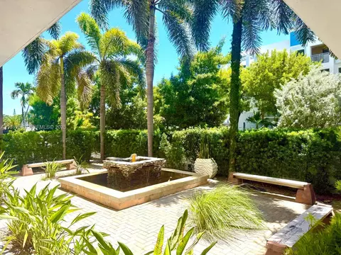 1045 10th St #206, Miami Beach, FL 33139