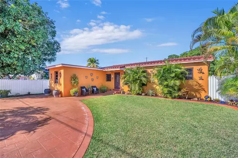 683 W 39th St, Hialeah, FL 33012
