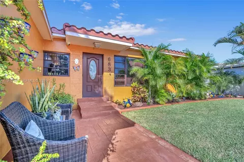 Exterior - 683 W 39th St, Hialeah, FL 33012 photo 2 of 12