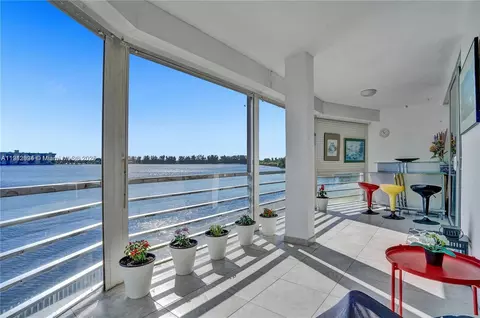 1000 NE 191st St #21, Miami, FL 33179