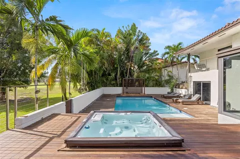 19035 E Saint Andrews Dr, Hialeah, FL 33015