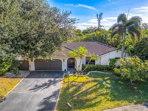 14811 Archerhall St, Davie, FL 33331