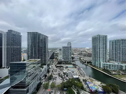 68 SE 6th St #3806, Miami, FL 33131