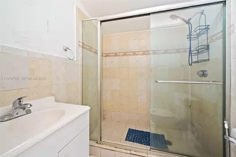 Bath - 5355 W 5th Ln, Hialeah, FL 33012 photo 1 of 4