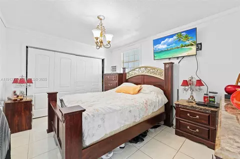 Bedroom - 5355 W 5th Ln, Hialeah, FL 33012 photo 5 of 6