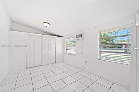 Bedroom - 5355 W 5th Ln, Hialeah, FL 33012 photo 1 of 6