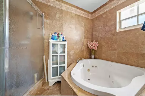 Bath - 5355 W 5th Ln, Hialeah, FL 33012 photo 3 of 4