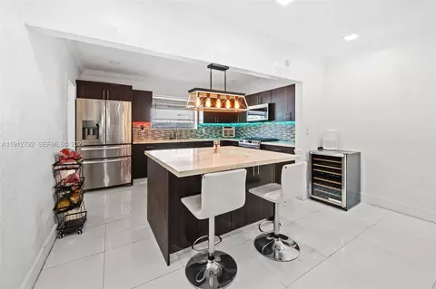 Kitchen - 5355 W 5th Ln, Hialeah, FL 33012 photo 3 of 5