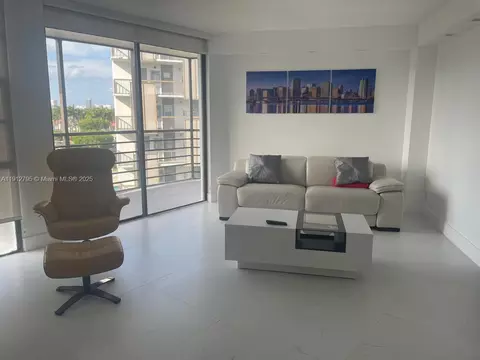 20400 W Country Club Dr #615, Aventura, FL 33180