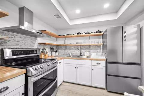 1418 Collins Ave #302, Miami Beach, FL 33139