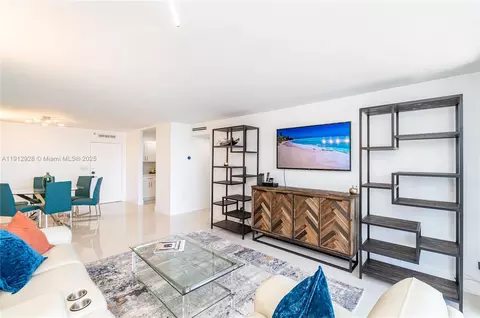 2780 NE 183rd St #2014, Aventura, FL 33160