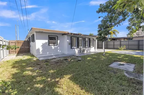 Exterior - 342 W 37th St, Hialeah, FL 33012 photo 1 of 4