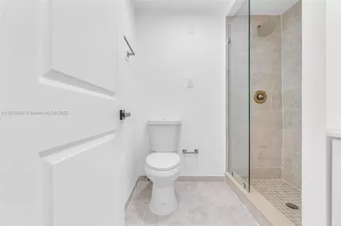 Bath - 342 W 37th St, Hialeah, FL 33012 photo 4 of 5