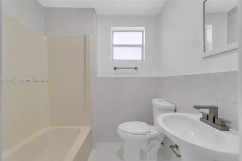 Bath - 342 W 37th St, Hialeah, FL 33012 photo 2 of 5