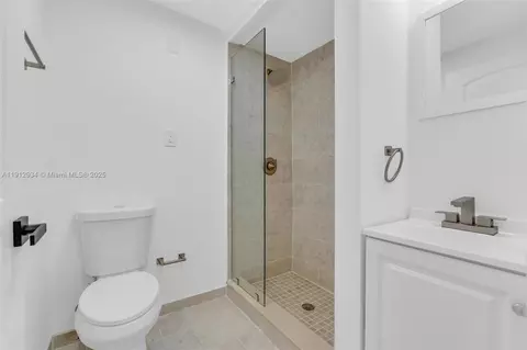 Bath - 342 W 37th St, Hialeah, FL 33012 photo 5 of 5