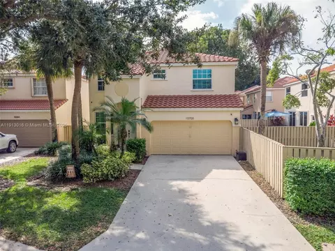 10700 NW 12th Ct, Plantation, FL 33322