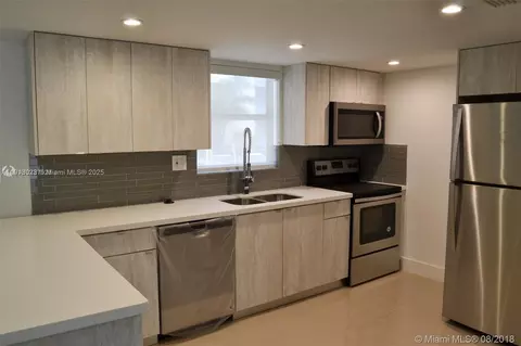 9375 Fontainebleau Blvd #L122, Miami, FL 33172