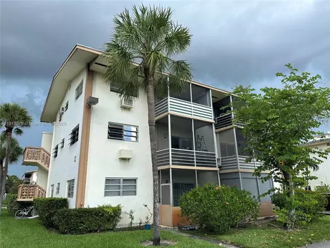 16790 NE 14th Ave #202, Miami, FL 33162